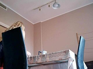 gostosa lingerie kitchen tease
