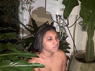 Big ass Nia Jade blows drinks piss outside