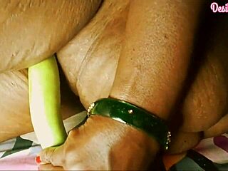 Desibhabhi feels wild thrill fucking brinjal deep