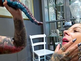 sabien demonia fists and toys alice maze's tight asshole prolapse while cucking you 😈🔥🍑