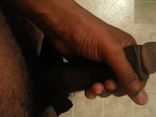 i can't stop watching this shemale stroke her cock