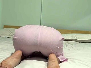 juicy ass girl workouts before sleep 💦🍑😴