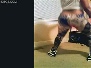 Black milf drops ass and pussy at any age