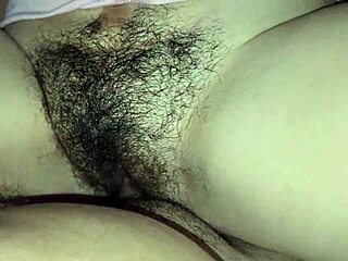 despues de ver tv mi hermanastra amateur cachonda me pide follar su pussy jugosa