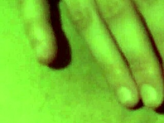 watch her stretch those big pussy lips wide open 👅💦