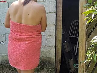 เมียบ้านจ่ายค่าซ่อมฝักบัวด้วยเซ็กส์ห่อตัว towel