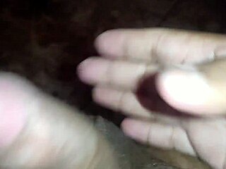 MASTURBÁNDOSE thinking about HER STEPSIS all horny