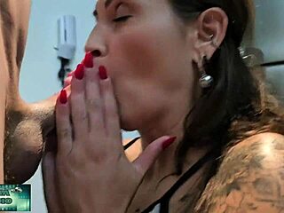 stepbro arrives early, horny sister-in-law offers her pussy dinner before hubby - mama studio free!