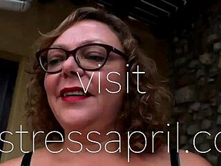 mistress april washes slave brain golden shower toilet