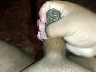 MASTURBÁNDOSE thinking about HER STEPSIS all horny