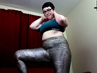 wanna see my fat ass squeeze into these leggings?