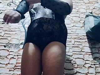 Feel my pussy and feet rub this dildo in lingerie?