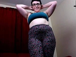 wanna see my fat ass squeeze into these leggings?