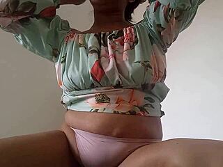 oh daddy touch me, explore my body and massage this juicy wet pussy till i squirt!
