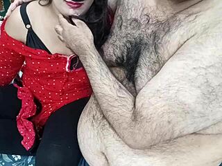 lucky neighbor fucks desi pakistani housewife at home