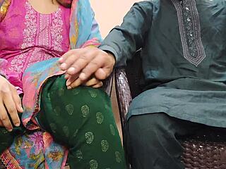 देसी लड़का खाला की टाइट चूत को ज़ोरदार चोदा
