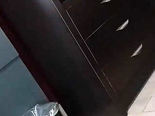 sexy curvy honey licks pussy unaware she's on her cycle