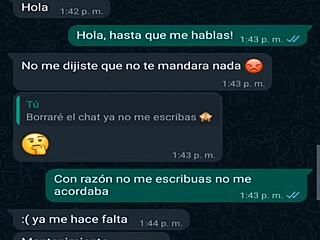 mi amiga latina milf en mini short se calienta tanto en whatsapp chat