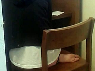 what's that irresistible scent from her sweaty lesbian feet?