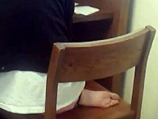 what's that irresistible scent from her sweaty lesbian feet?