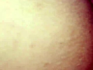 Mi amiga gives me her ass in car during public live stream I cum inside despite pain