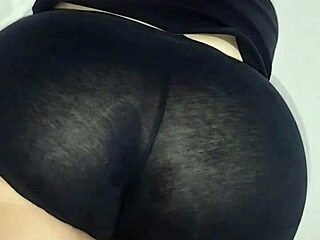 mi amiga latina milf en mini short se calienta tanto en whatsapp chat