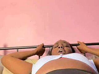 creamy ebony pussy queefs loud while gaping wide