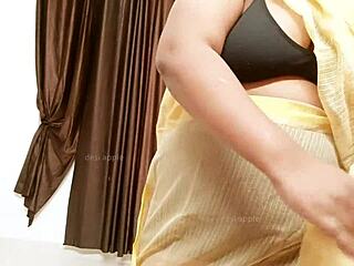 Indian Shwetha Aunty's Big Boobs Spill From Saree