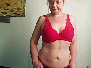 sexy striptease kickin off my day ya like it??