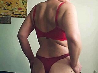 sexy striptease kickin off my day ya like it??