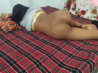 देसी स्टेपसिस की फैट हेयरी चूत स्टेपब्रो जोर से रैम कर रहा