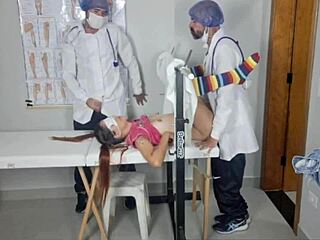 equipe ginecologistas fode primeira vez paciente com creampie hospitalar