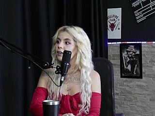 a gostosa kyra sex shows off prolapso anal with bia hot's buceta peitos cu on sheer red