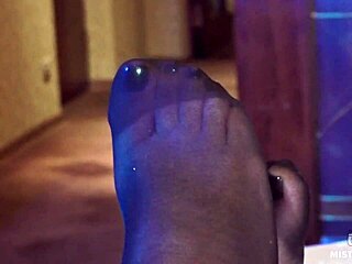 i can't stop staring at this sexy goddess's pantyhose feet in rose heels