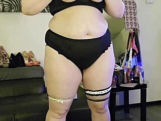 I expose my mature bbw curves and masturbate wildly on cam