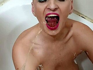 i'm german milf sandra whore bitch gettin' golden shower drinkin' all urin!! 