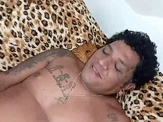 Real amateur sex lasts 45 minutes in public spots and hot hotels worldwide