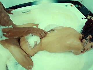 Foda na banheira com gata dreads licking balls submissive fuck
