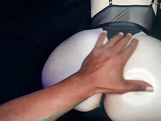哥特肥臀女第一次黑白大战狂舔大黑屌