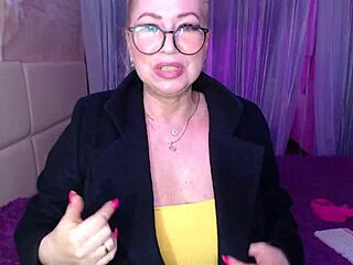 russian married webcam milf aimeeparadise deepthroats dildo like a slut.