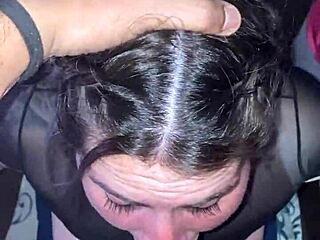 me rica chupada... lo llevo al fondo garganta y me da toda lechita!