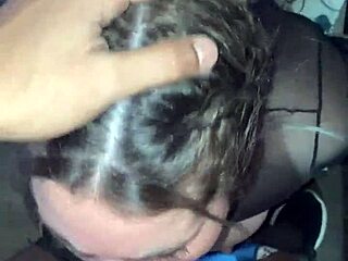 me rica chupada... lo llevo al fondo garganta y me da toda lechita!