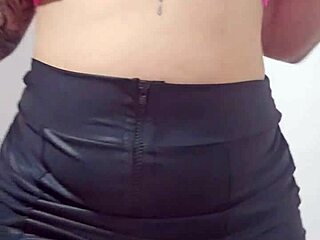 Exhibitionist flashes swollen pussy after heavy cock pounding closeup
