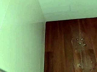 bati siririca before bath and sent video to neighbor