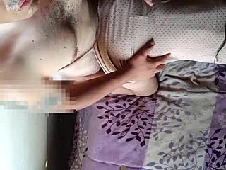 เพื่อนบ้านวัย mature ชวนไปบ้านวันนี้