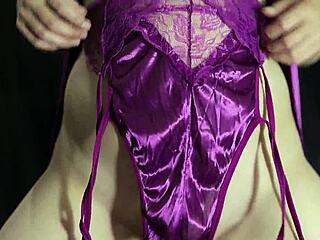 Cewek indo mulus banget pakai lingerie satin sambil nuggangin kontol bokep indo tobrut