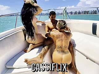 eu amo foder no barco sentada no pauzudo ate gozar 🍆🌊💦