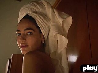 all natural beauty sarah mollica poses totally naked for you
