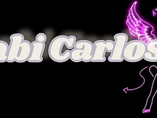 Gosto de me masturbar logo que acordo usando um lingerie lindo