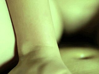 Cewek indo mulus banget pakai lingerie satin sambil nuggangin kontol bokep indo tobrut
